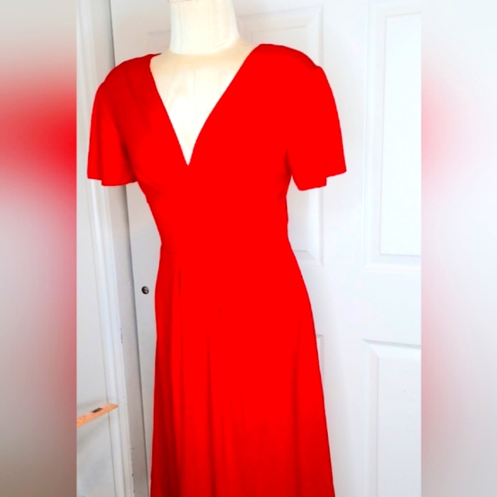 Red Dress  Size S/P Knit Short Sleeve  V-Neck  Stretch.